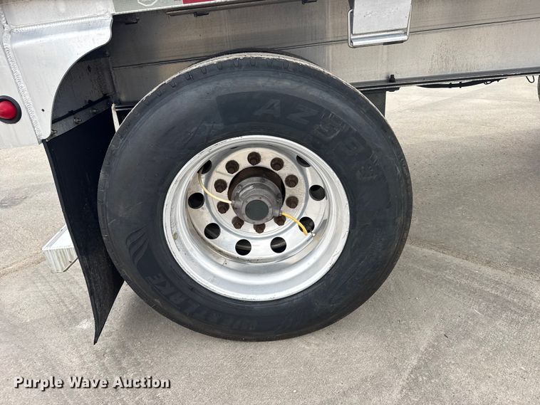 image for item EU6115 2018 Mac flatbed trailer