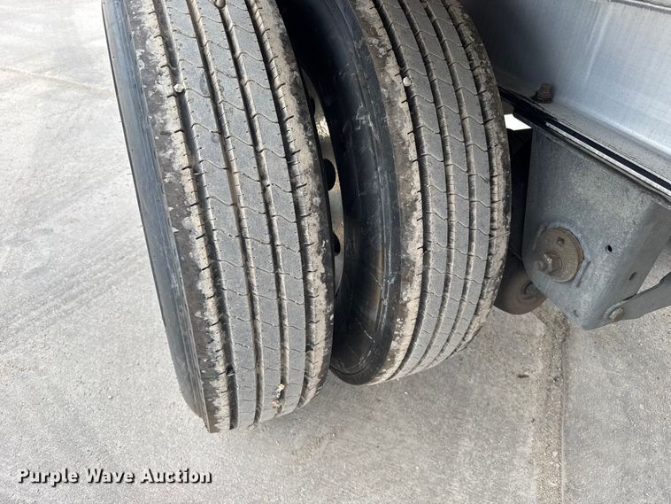 image for item EU6115 2018 Mac flatbed trailer