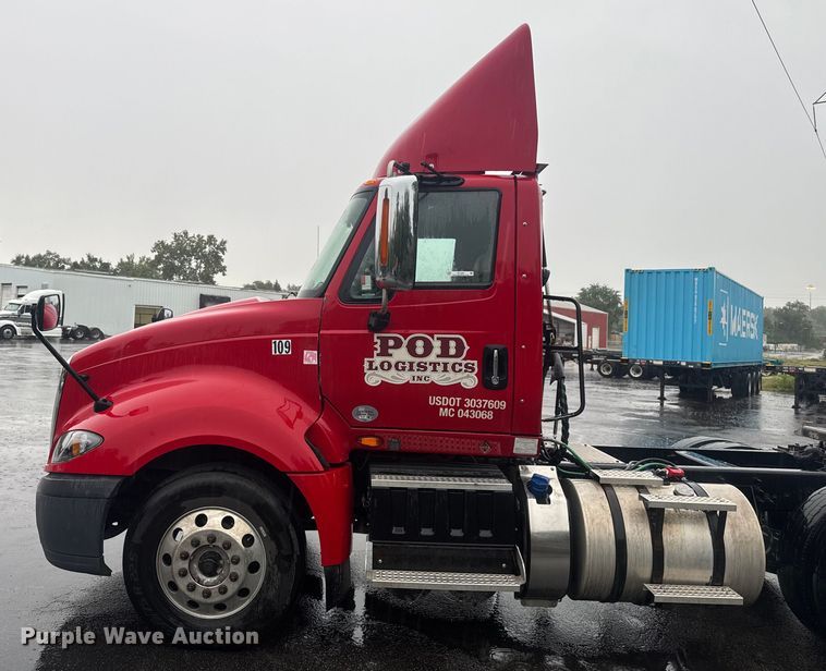 image for item EV1865 2017 International ProStar 122  semi truck