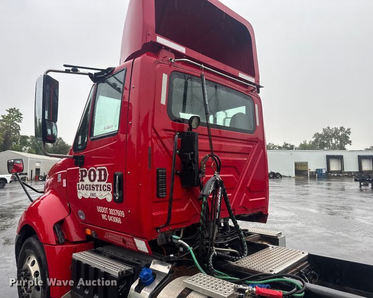 image for item EV1865 2017 International ProStar 122  semi truck