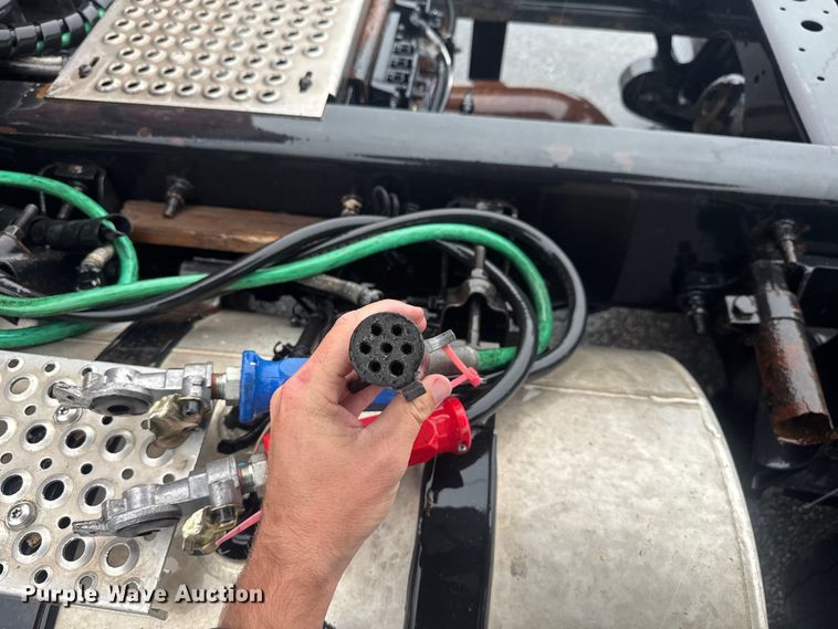 image for item EV1865 2017 International ProStar 122  semi truck