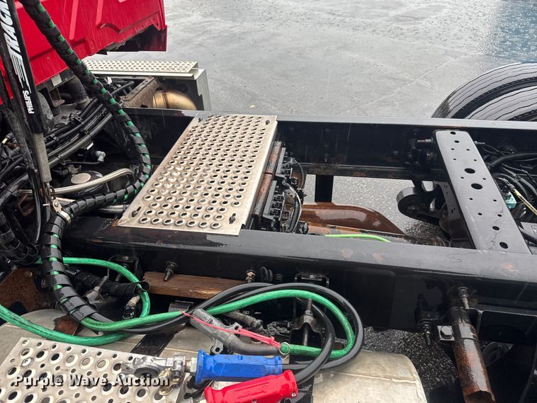 image for item EV1865 2017 International ProStar 122  semi truck