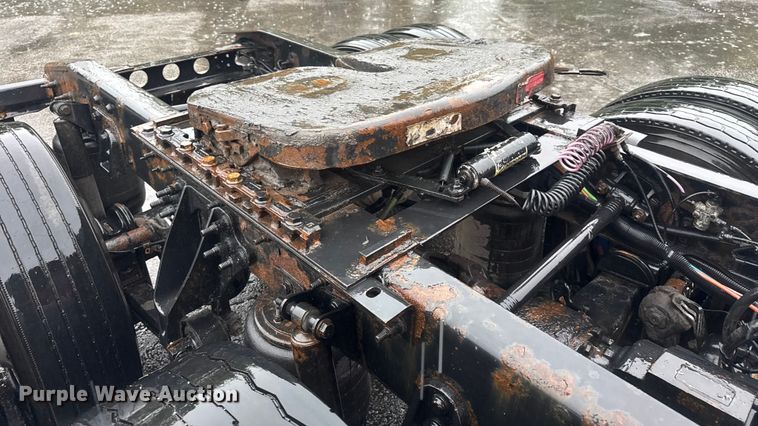 image for item EV1865 2017 International ProStar 122  semi truck