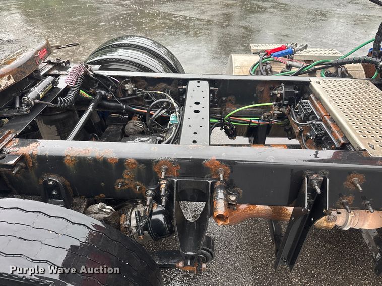 image for item EV1865 2017 International ProStar 122  semi truck