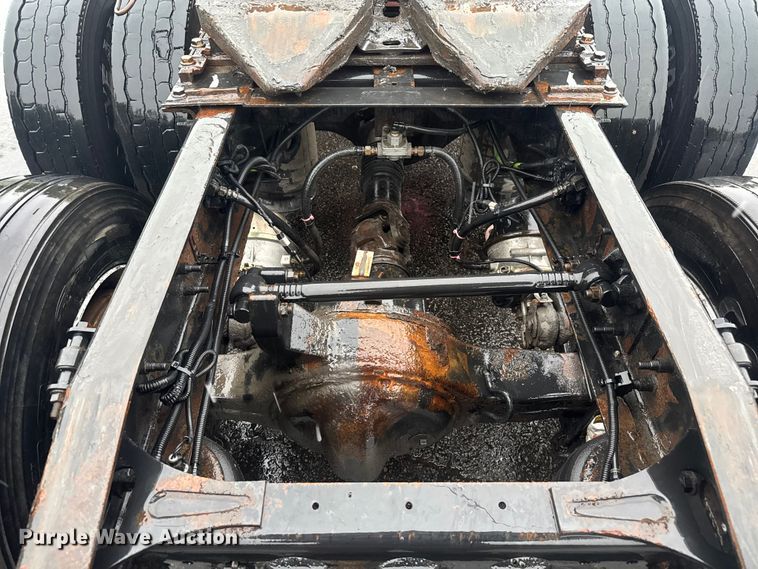 image for item EV1865 2017 International ProStar 122  semi truck