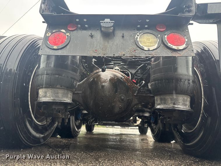 image for item EV1865 2017 International ProStar 122  semi truck