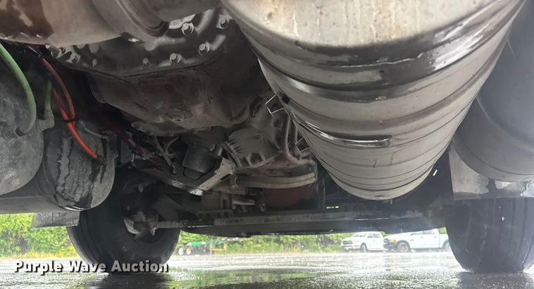 image for item EV1865 2017 International ProStar 122  semi truck