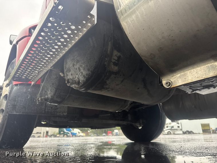 image for item EV1865 2017 International ProStar 122  semi truck