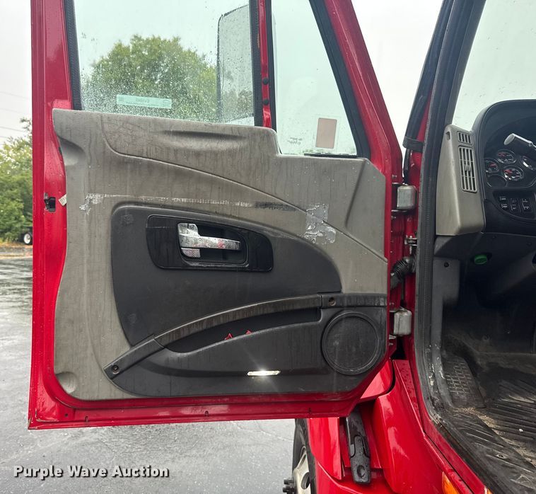 image for item EV1865 2017 International ProStar 122  semi truck