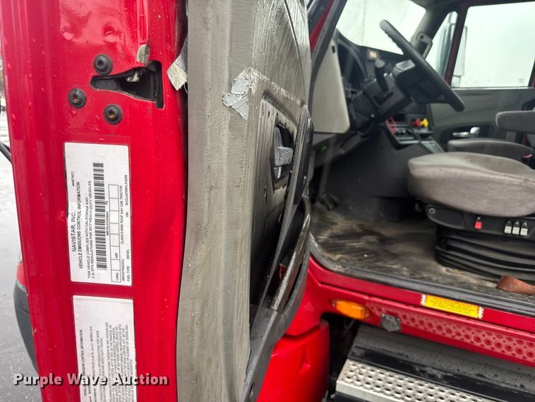 image for item EV1865 2017 International ProStar 122  semi truck