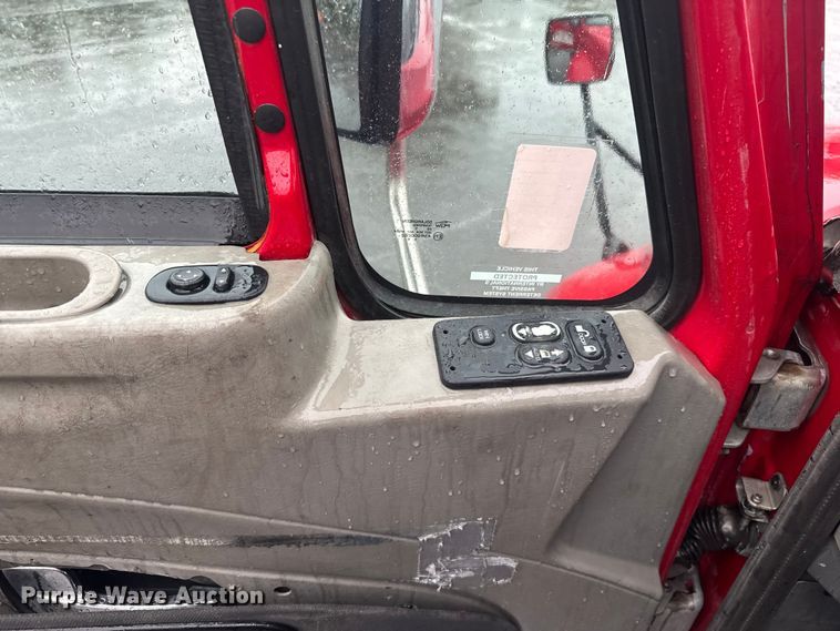 image for item EV1865 2017 International ProStar 122  semi truck