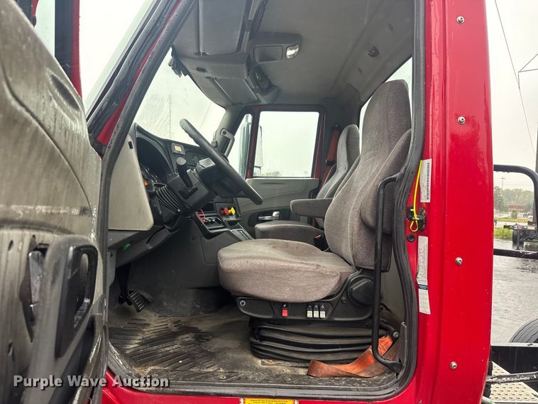 image for item EV1865 2017 International ProStar 122  semi truck