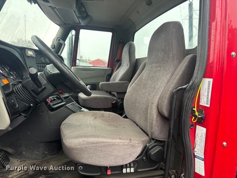 image for item EV1865 2017 International ProStar 122  semi truck