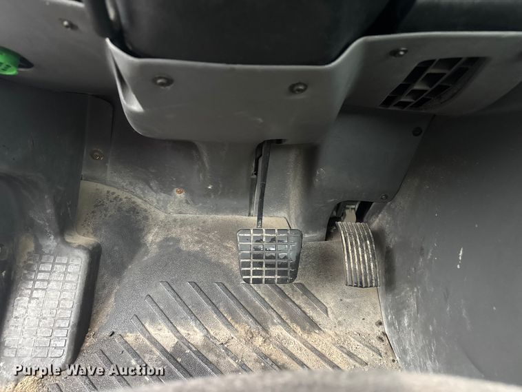 image for item EV1865 2017 International ProStar 122  semi truck