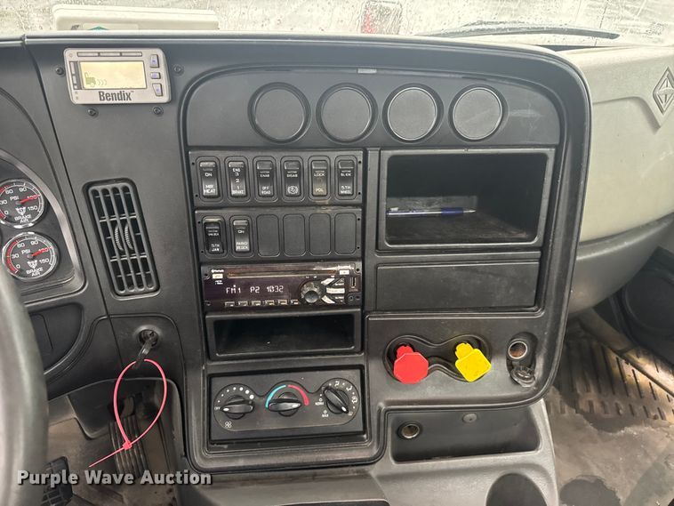 image for item EV1865 2017 International ProStar 122  semi truck