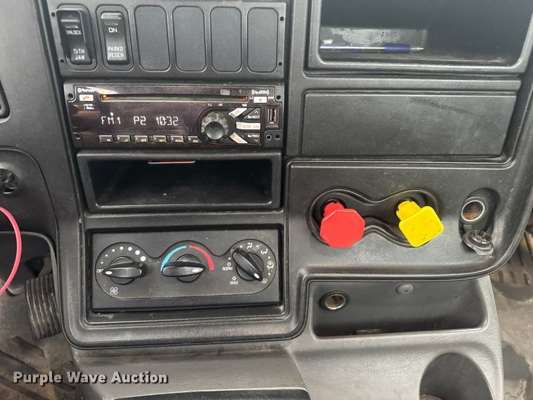 image for item EV1865 2017 International ProStar 122  semi truck