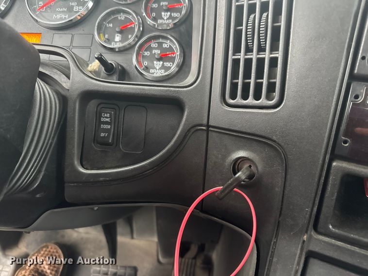 image for item EV1865 2017 International ProStar 122  semi truck