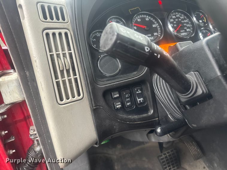 image for item EV1865 2017 International ProStar 122  semi truck