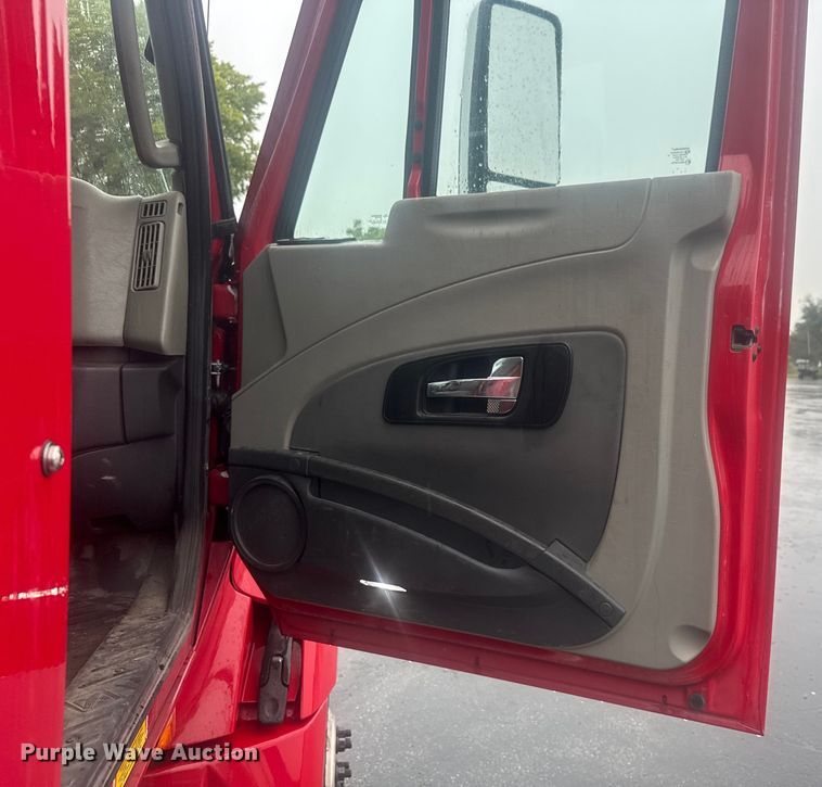 image for item EV1865 2017 International ProStar 122  semi truck