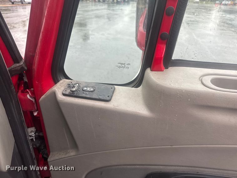 image for item EV1865 2017 International ProStar 122  semi truck