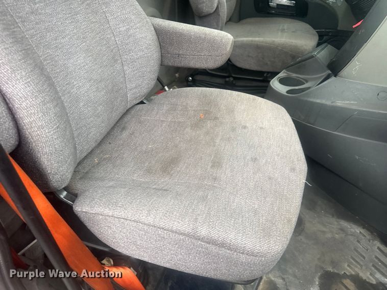 image for item EV1865 2017 International ProStar 122  semi truck