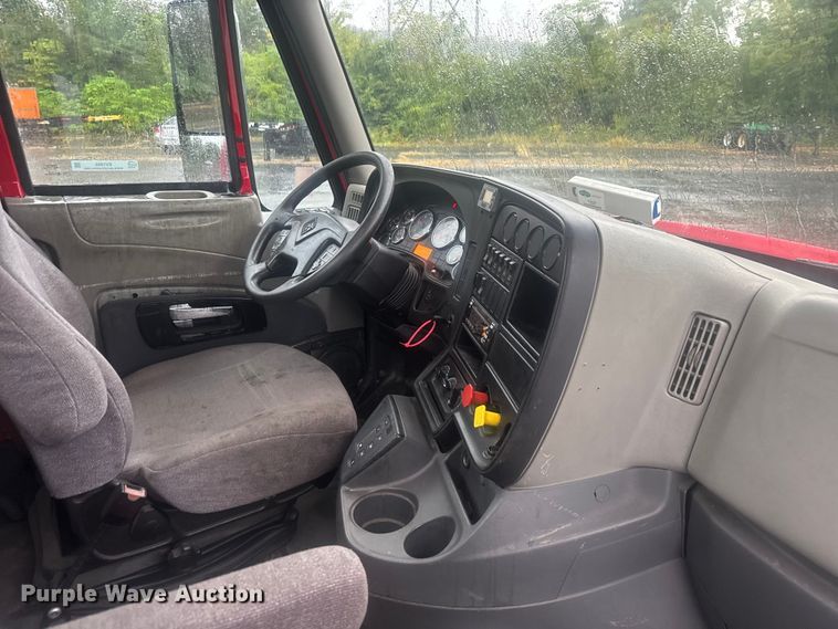 image for item EV1865 2017 International ProStar 122  semi truck