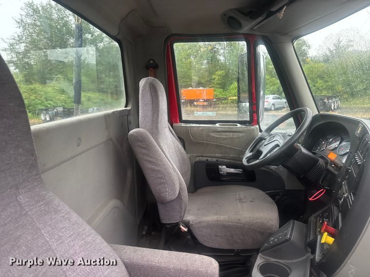 image for item EV1865 2017 International ProStar 122  semi truck