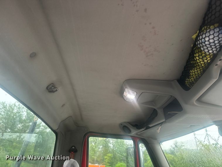 image for item EV1865 2017 International ProStar 122  semi truck