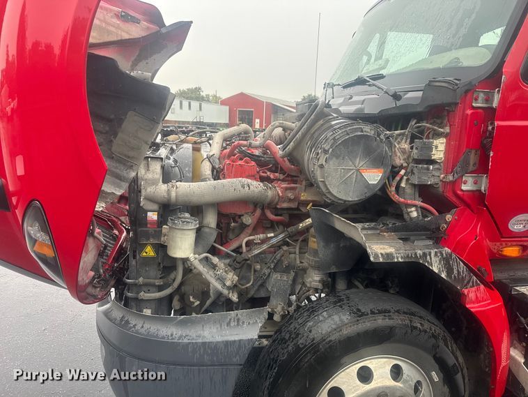 image for item EV1865 2017 International ProStar 122  semi truck