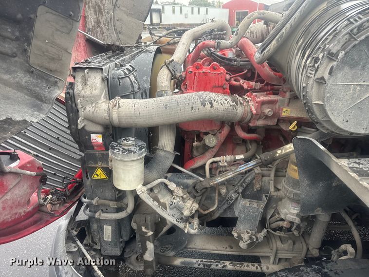 image for item EV1865 2017 International ProStar 122  semi truck