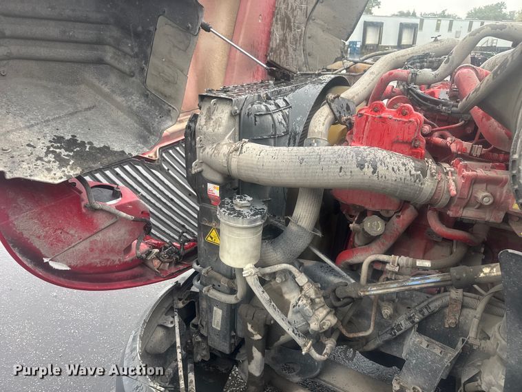 image for item EV1865 2017 International ProStar 122  semi truck