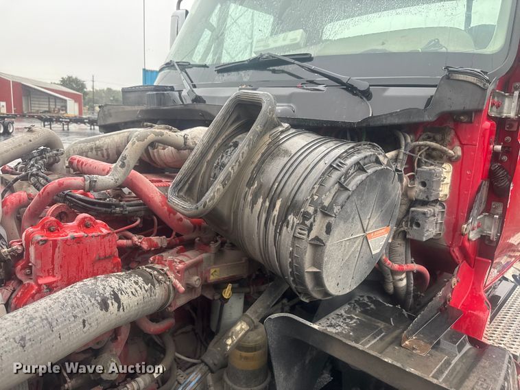 image for item EV1865 2017 International ProStar 122  semi truck