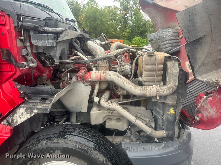 image for item EV1865 2017 International ProStar 122  semi truck