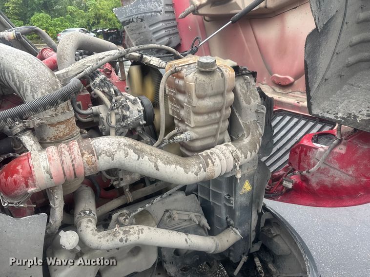 image for item EV1865 2017 International ProStar 122  semi truck