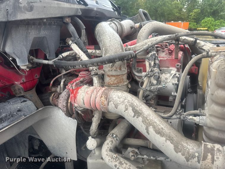 image for item EV1865 2017 International ProStar 122  semi truck