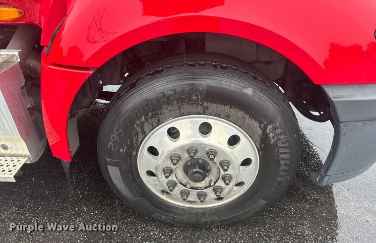 image for item EV1865 2017 International ProStar 122  semi truck