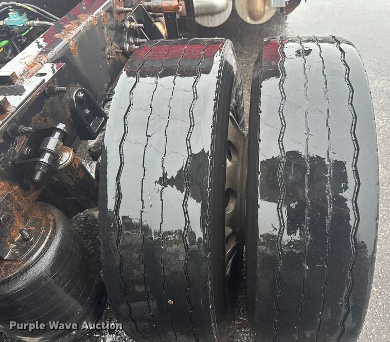 image for item EV1865 2017 International ProStar 122  semi truck