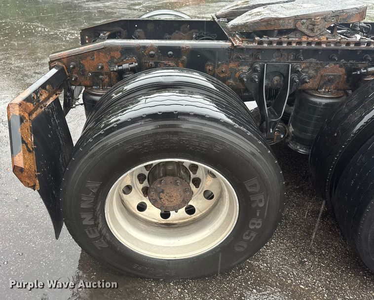 image for item EV1865 2017 International ProStar 122  semi truck