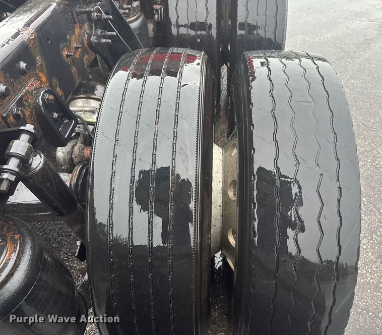 image for item EV1865 2017 International ProStar 122  semi truck