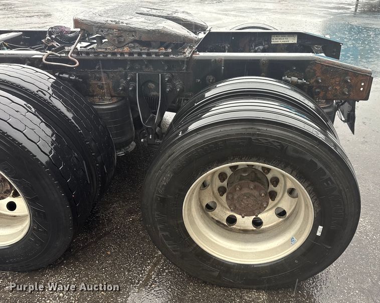 image for item EV1865 2017 International ProStar 122  semi truck