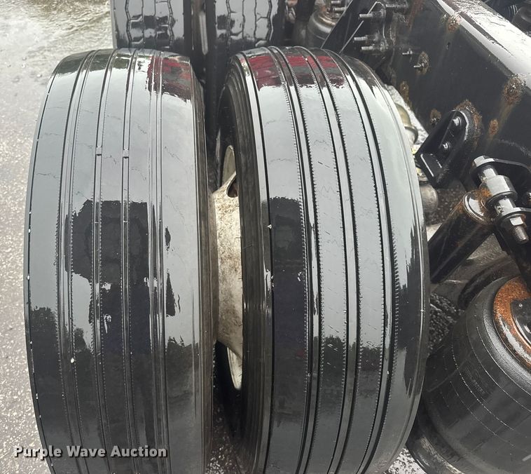 image for item EV1865 2017 International ProStar 122  semi truck