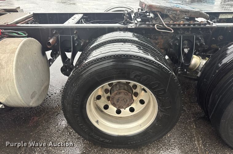 image for item EV1865 2017 International ProStar 122  semi truck