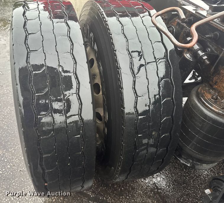 image for item EV1865 2017 International ProStar 122  semi truck