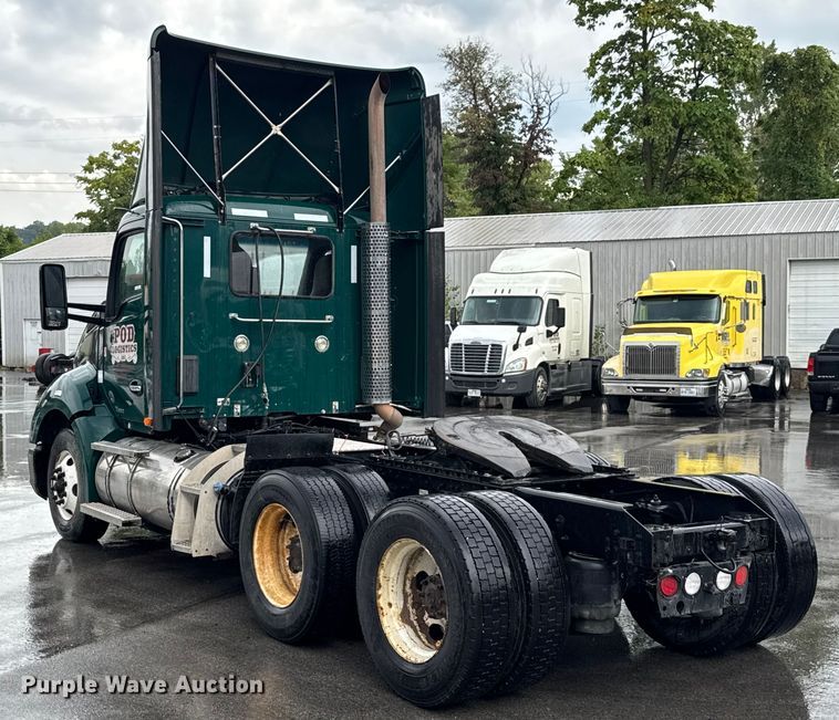 image for item EV1866 2019 Kenworth T680 semi truck