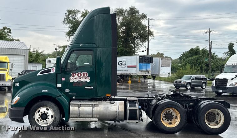 image for item EV1866 2019 Kenworth T680 semi truck