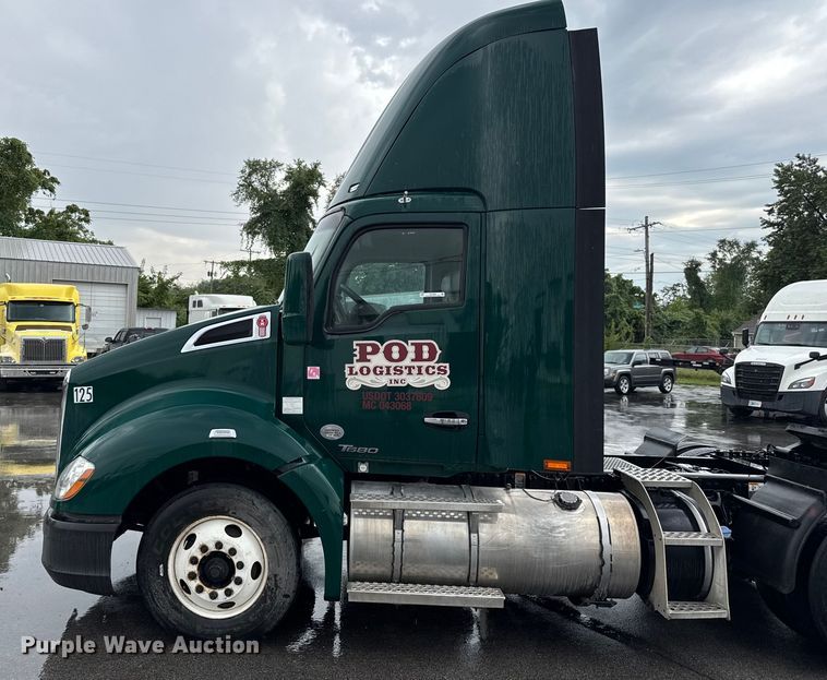 image for item EV1866 2019 Kenworth T680 semi truck