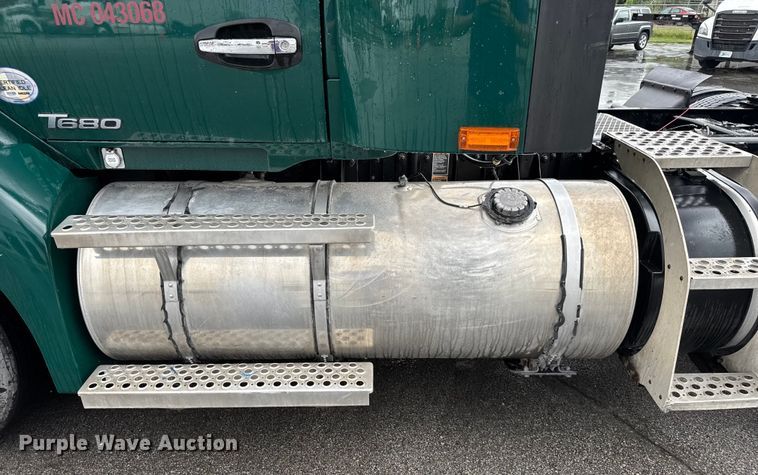 image for item EV1866 2019 Kenworth T680 semi truck