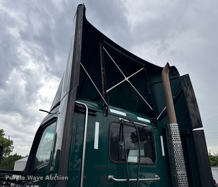 image for item EV1866 2019 Kenworth T680 semi truck