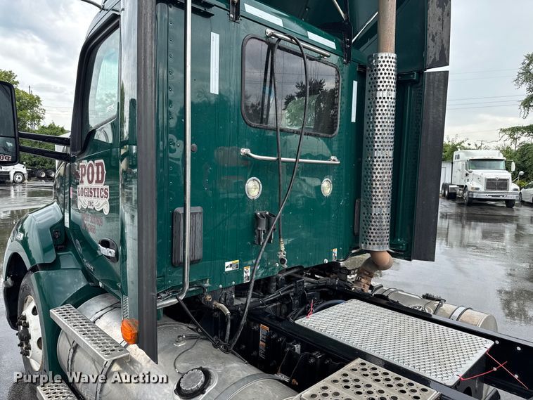 image for item EV1866 2019 Kenworth T680 semi truck