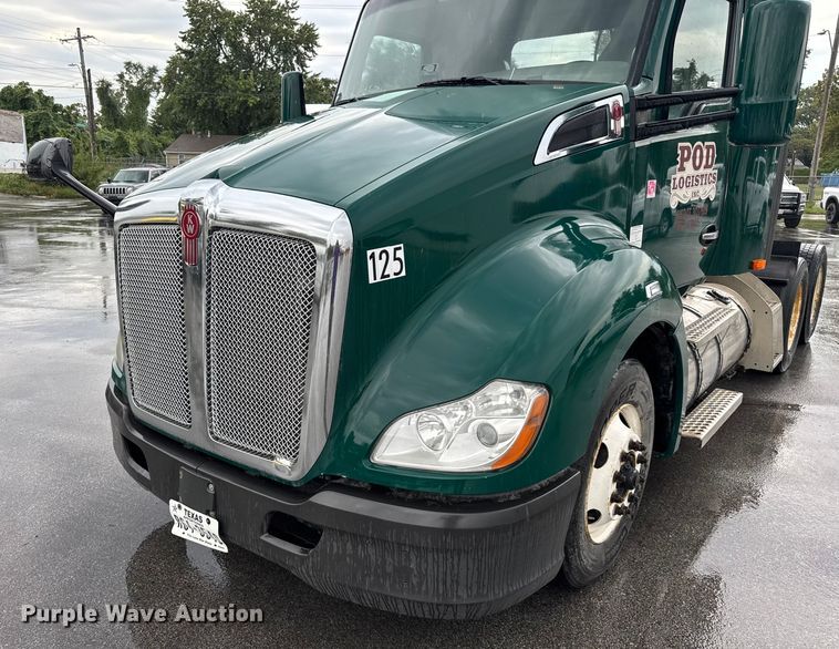 image for item EV1866 2019 Kenworth T680 semi truck